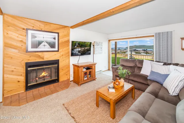 $775,000 | 328 Bayview Drive, Coolin, ID 83821