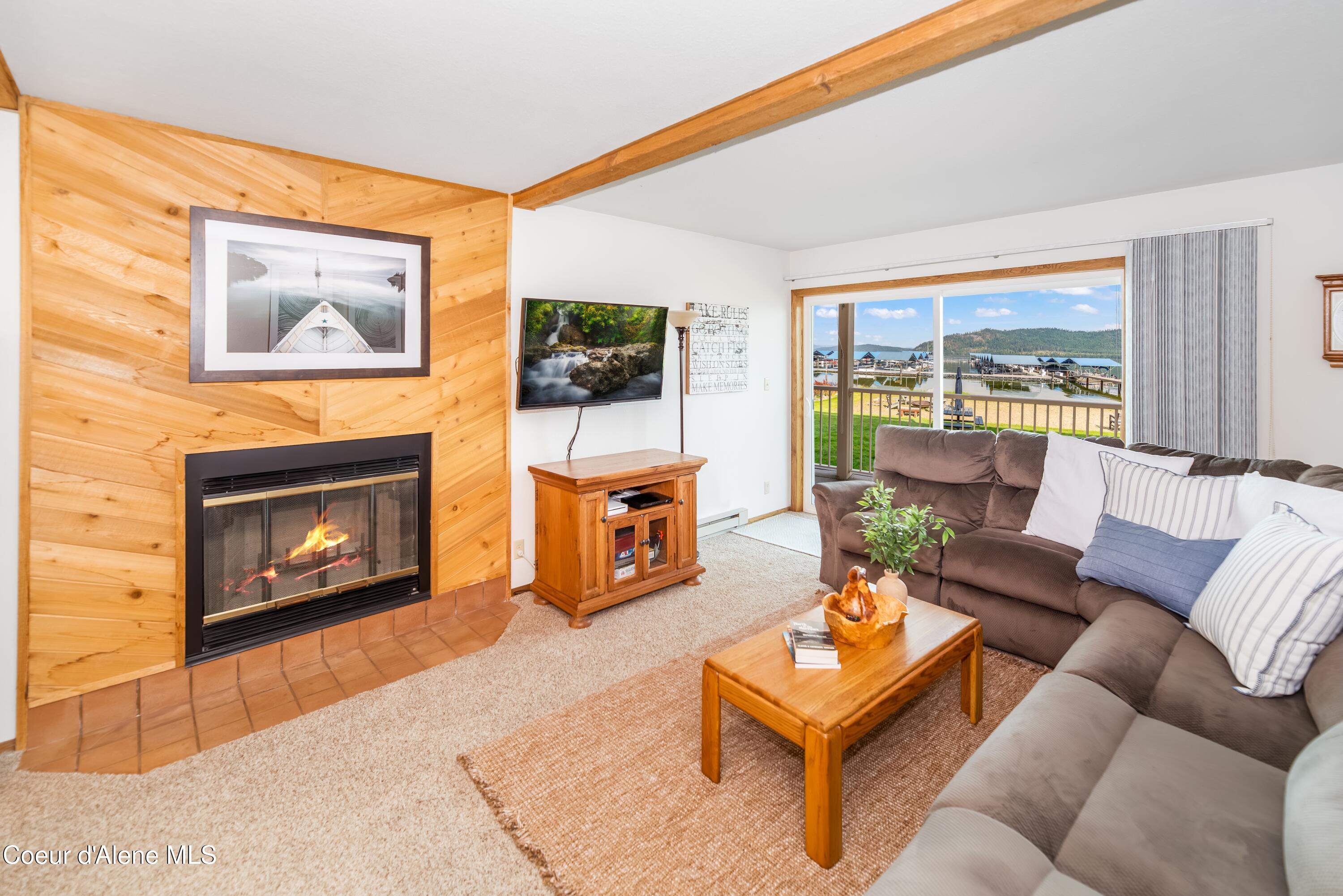 328 Bayview Drive Coolin, ID 83821 - Photo 19 of 35 Living Room
