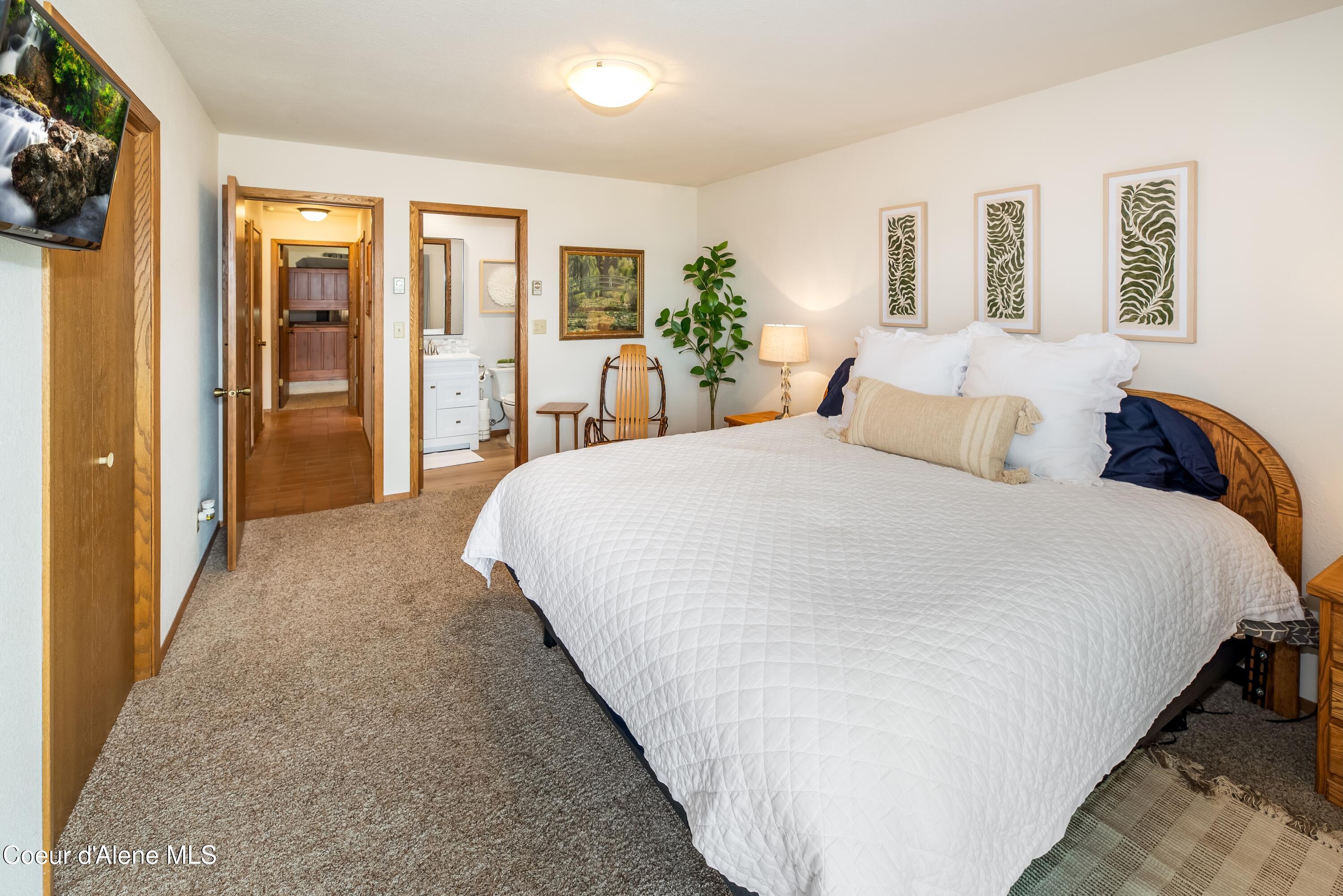 328 Bayview Drive Coolin, ID 83821 - Photo 22 of 35 Master Bedroom and Bath