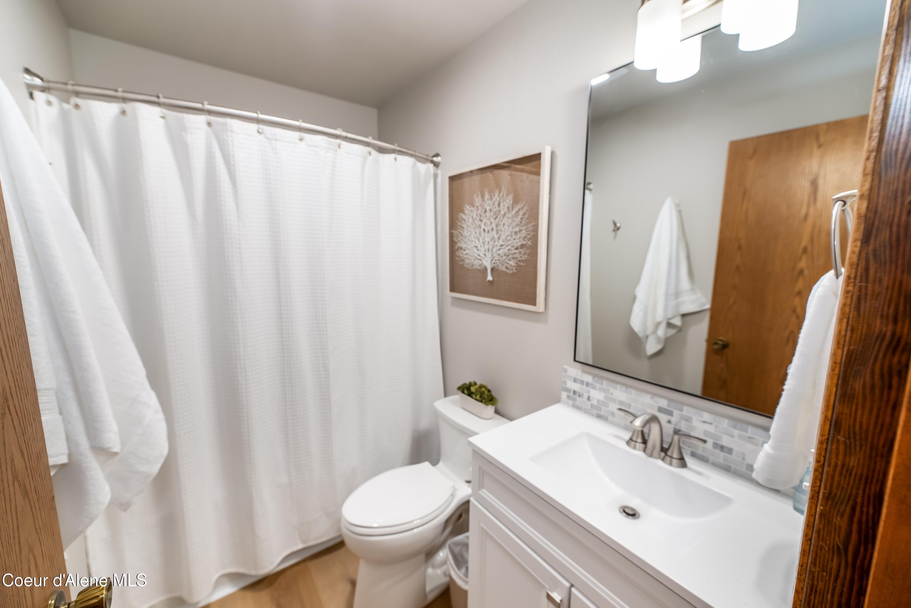 328 Bayview Drive Coolin, ID 83821 - Photo 26 of 35 2nd Bathroom