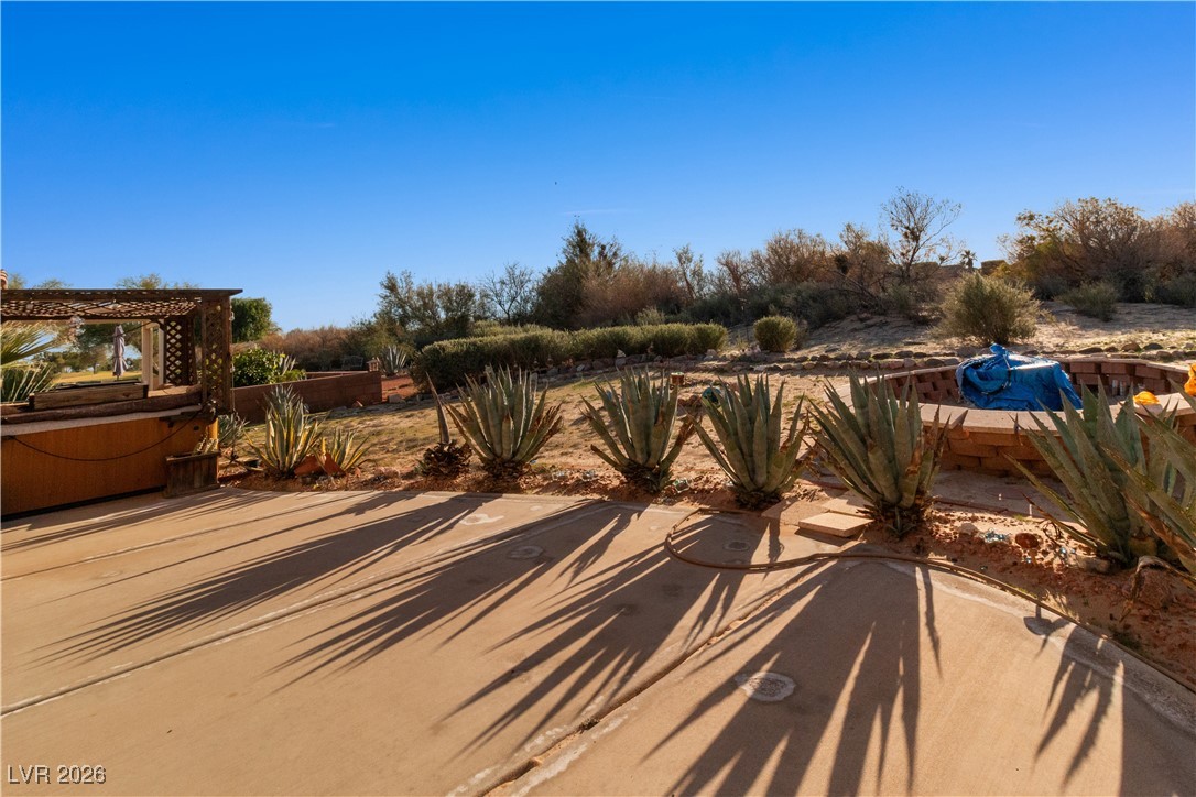 1210 Country Club Drive Laughlin, NV 89029 - Photo 52 of 80 View of patio and backyard