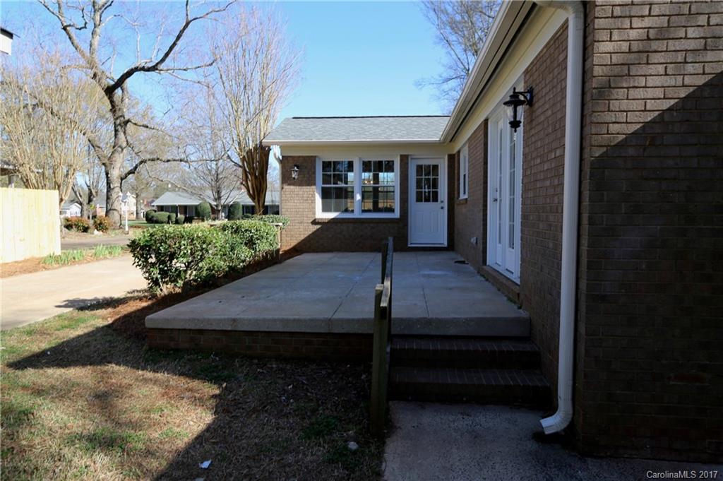 910 Lansdowne Road Charlotte, NC 28270 - Photo 18 of 20 Gallery Image 18