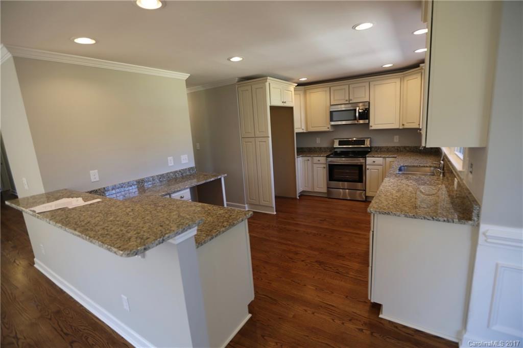 910 Lansdowne Road Charlotte, NC 28270 - Photo 5 of 20 Gallery Image 5
