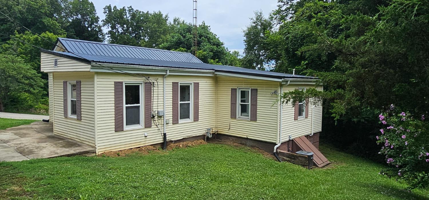 129 Spring Street Connersville, IN 47331 - Photo 2 of 11