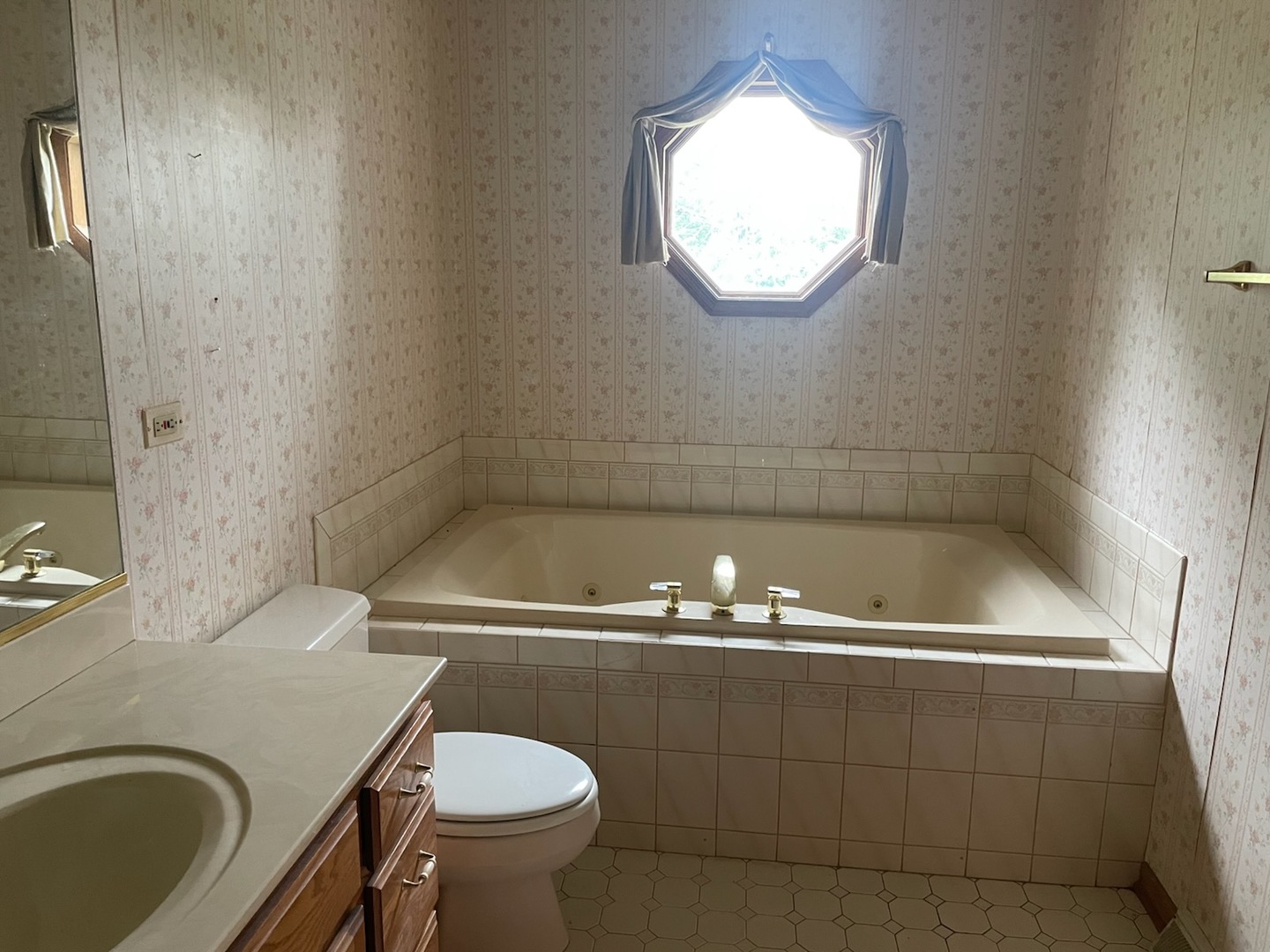 40-w003 Russell Road Elgin, IL 60124 - Photo 9 of 9 Gallery Image 9