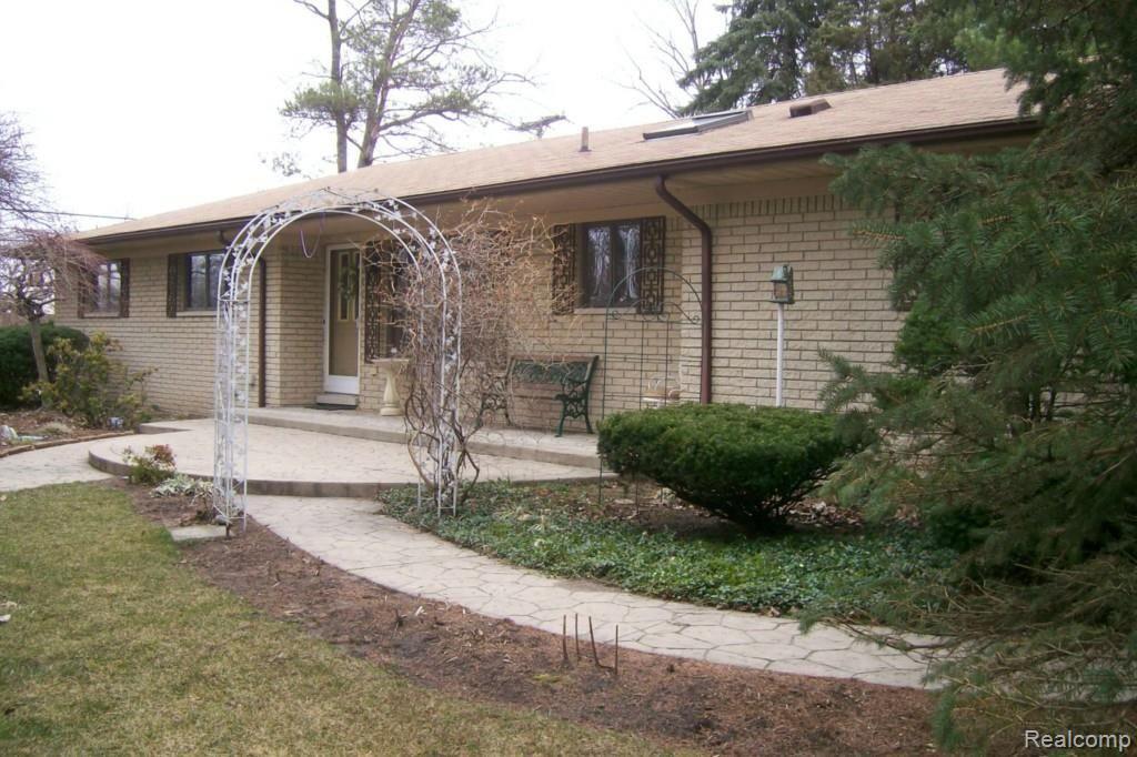 46590 Heydenreich Road Macomb, MI 48044 - Photo 1 of 18 101_2282.jpg