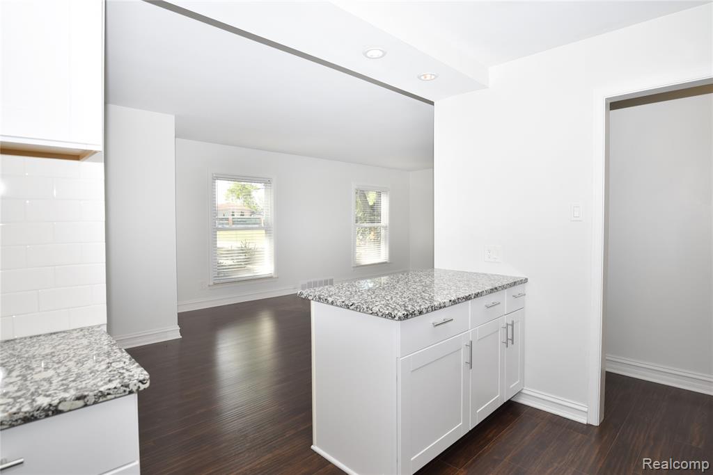2261 Dunstable Road Birmingham, MI 48009 - Photo 14 of 39