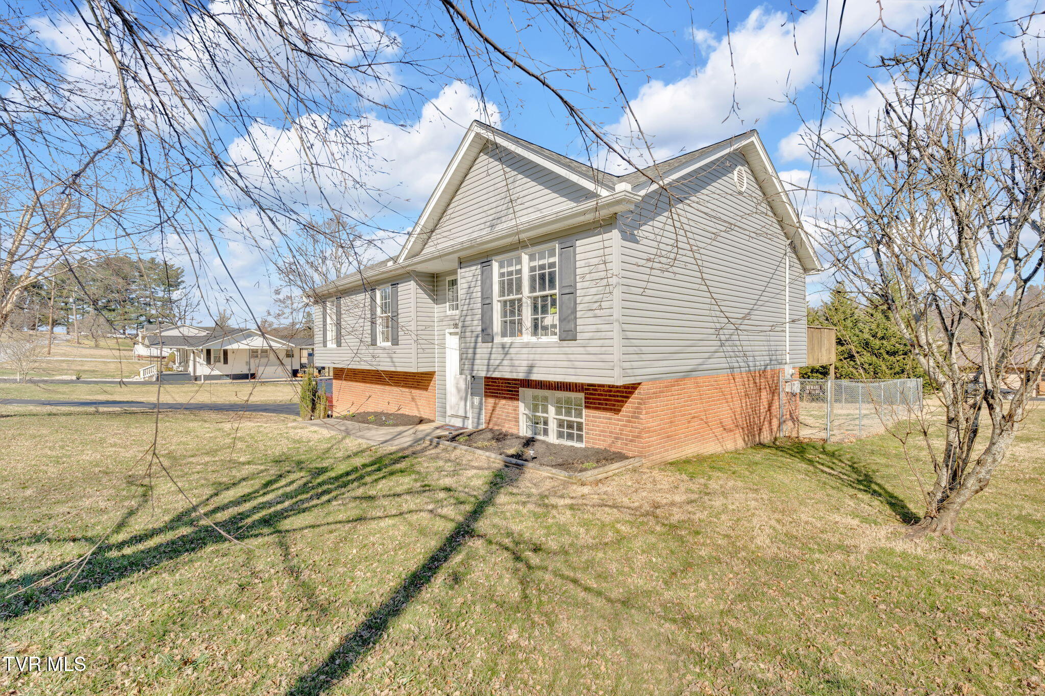5036 Boss Road Kingsport, TN 37664 - Photo 2 of 31 2-web-or-mls-JH 20250311-004