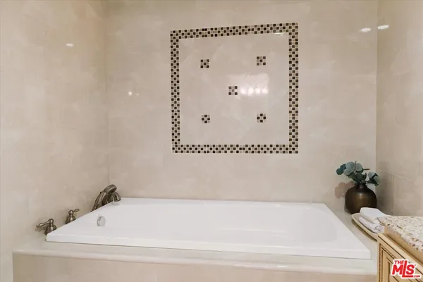 $829,000 | 2677 South Centinela Avenue, Unit 103, Santa Monica, CA 90405