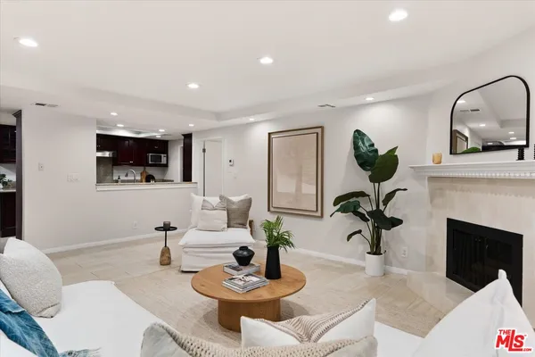 $829,000 | 2677 South Centinela Avenue, Unit 103, Santa Monica, CA 90405