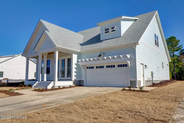 $869,000 | 209 Creek View Circle, Sneads Ferry, NC 28460