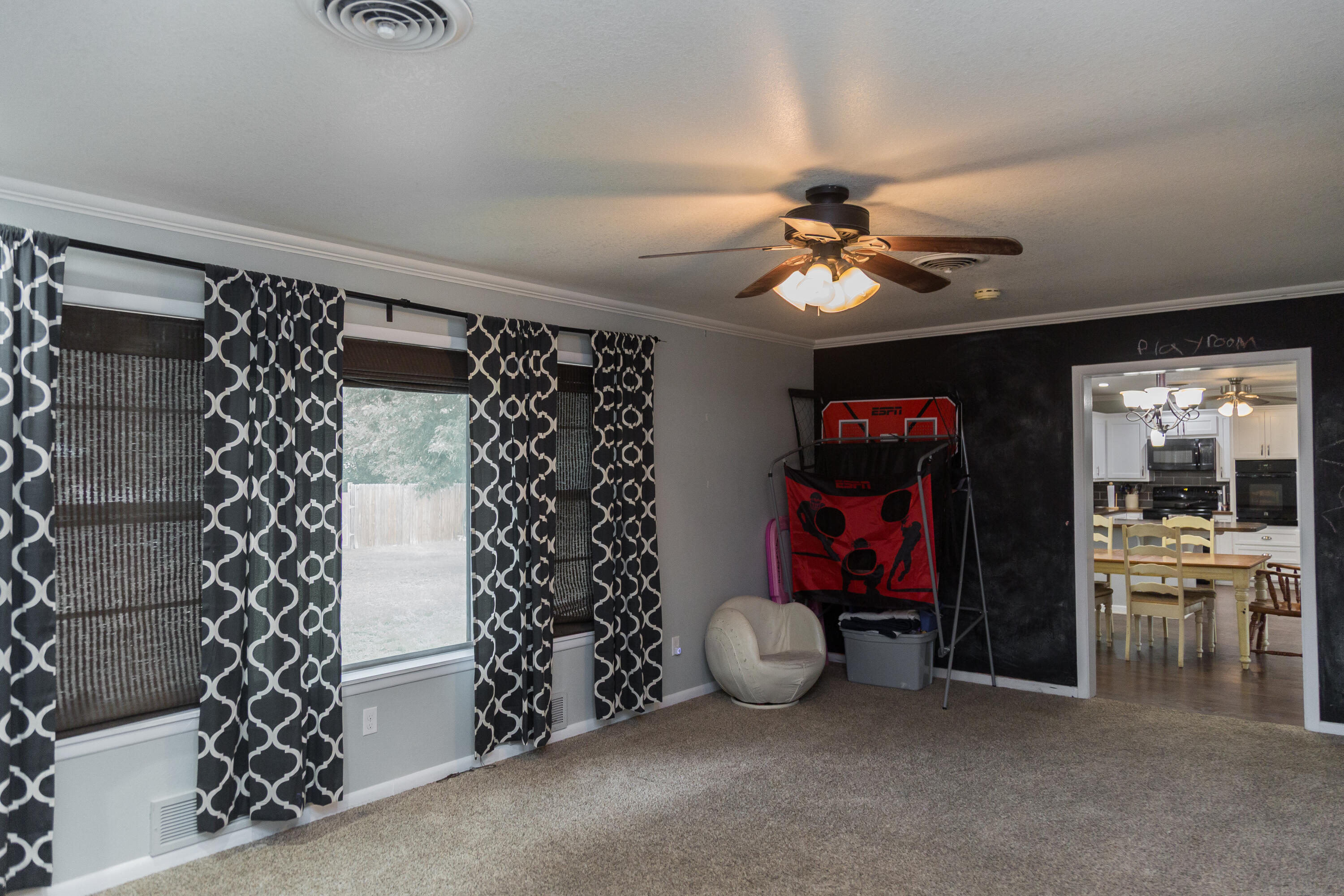 904 Itasca Street Plainview, TX 79072 - Photo 20 of 53 a view of empty room with windows and ceiling fan