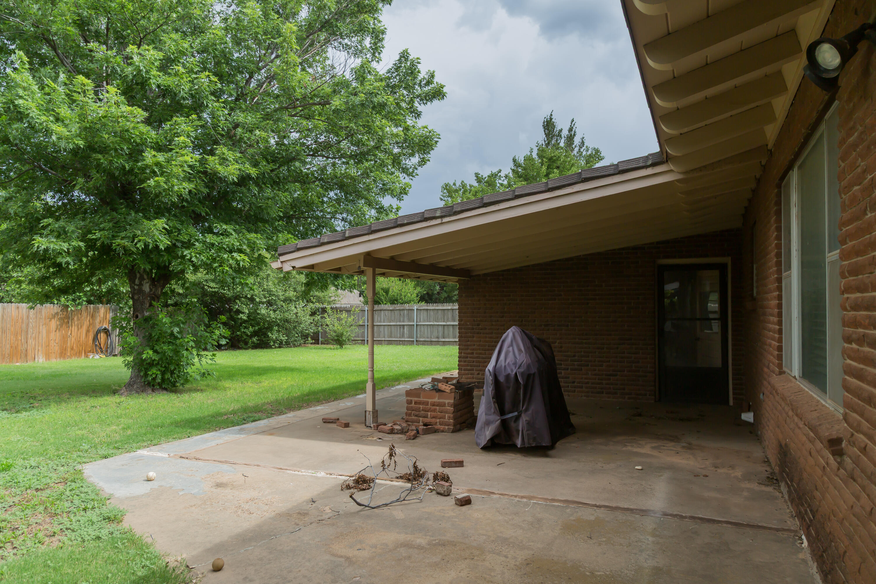 904 Itasca Street Plainview, TX 79072 - Photo 45 of 53 a view of a backyard