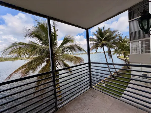 $199,000 | 1075 Northeast Miami Gardens Drive, Unit 306, Miami, FL 33179