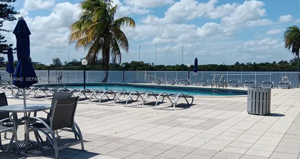 $199,000 | 1075 Northeast Miami Gardens Drive, Unit 306, Miami, FL 33179