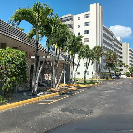 $199,000 | 1075 Northeast Miami Gardens Drive, Unit 306, Miami, FL 33179