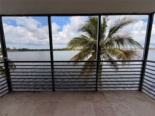 $199,000 | 1075 Northeast Miami Gardens Drive, Unit 306, Miami, FL 33179