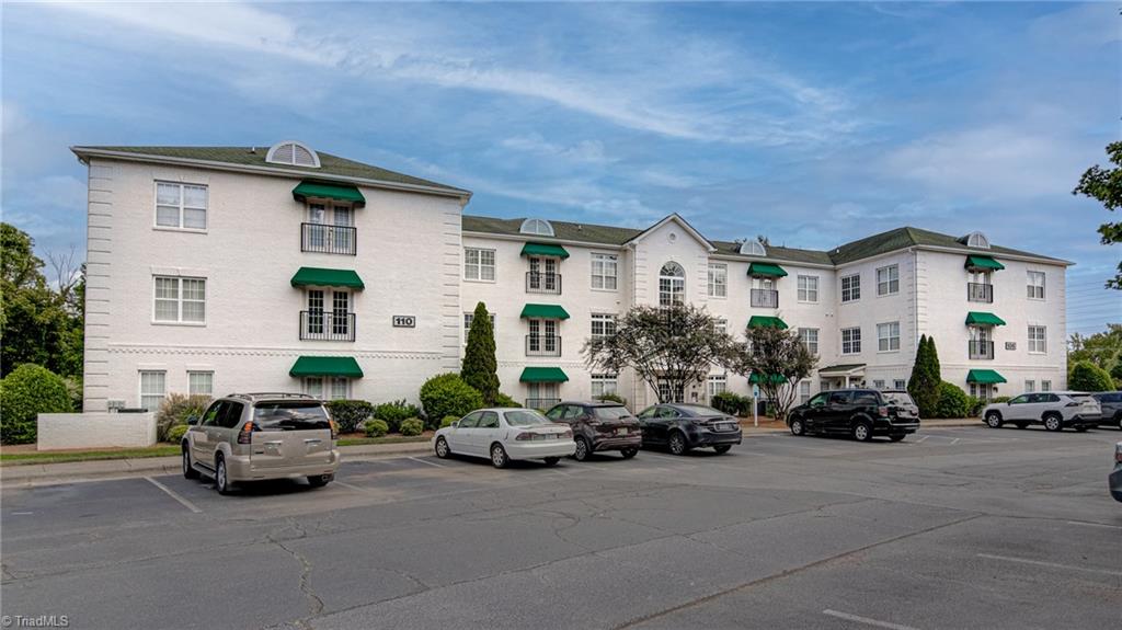 108 Sunset Circle, Unit 104 Greensboro, NC 27408 - Photo 2 of 23