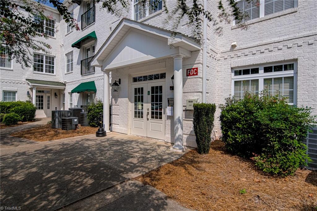 108 Sunset Circle, Unit 104 Greensboro, NC 27408 - Photo 3 of 23