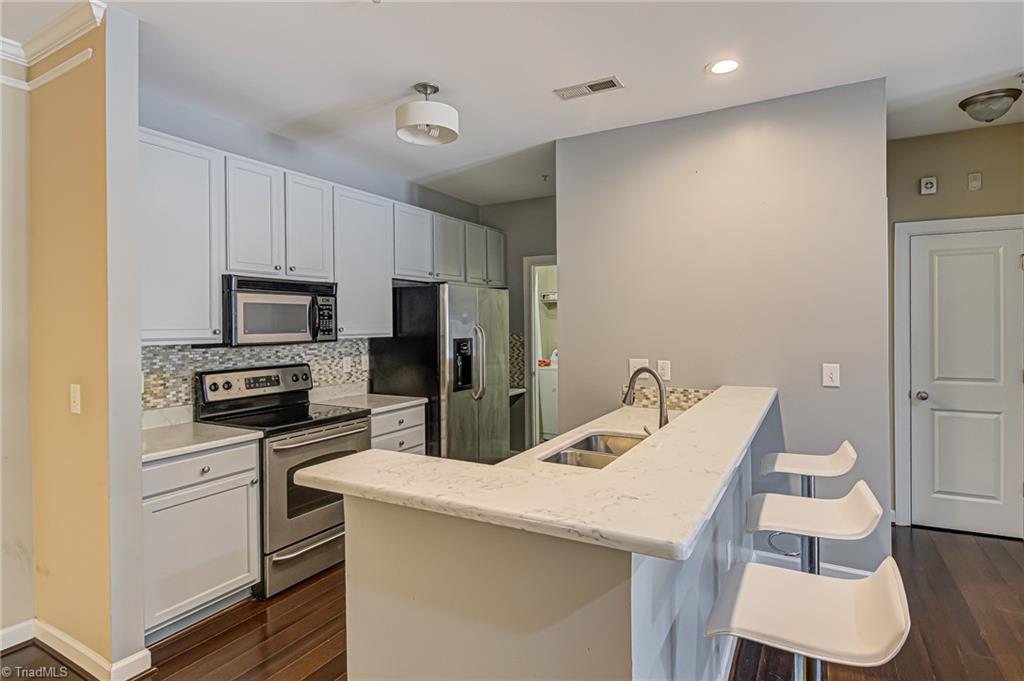 108 Sunset Circle, Unit 104 Greensboro, NC 27408 - Photo 7 of 23