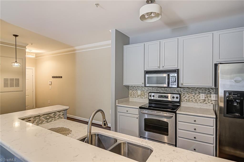 108 Sunset Circle, Unit 104 Greensboro, NC 27408 - Photo 10 of 23