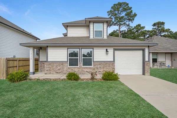 $1,895 | 12998 Sorrento Bay Drive, Willis, TX 77318