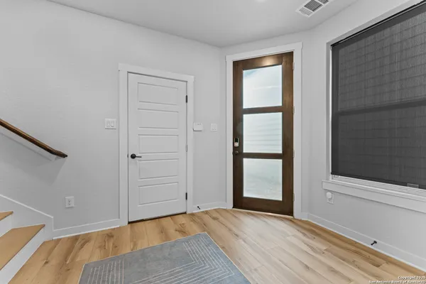 $1,950 | 5843 Whitby Road, Unit 6, San Antonio, TX 78240