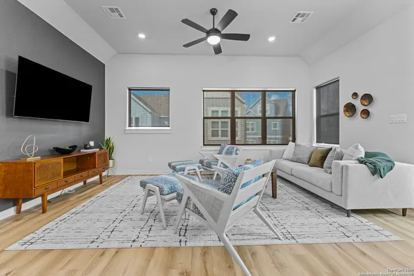 $1,950 | 5843 Whitby Road, Unit 6, San Antonio, TX 78240