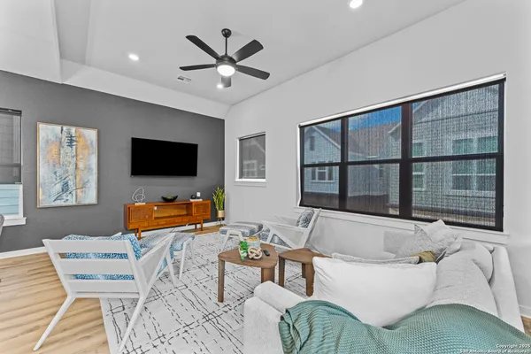 $1,950 | 5843 Whitby Road, Unit 6, San Antonio, TX 78240