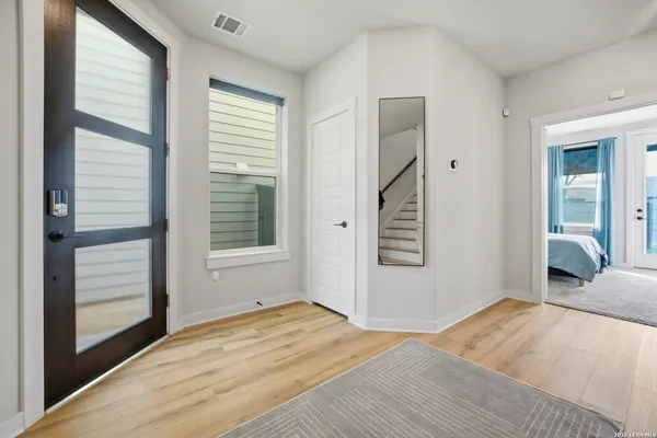 $1,950 | 5843 Whitby Road, Unit 6, San Antonio, TX 78240