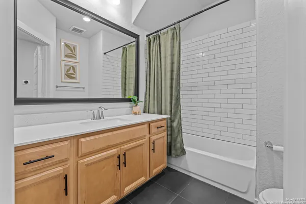 $1,950 | 5843 Whitby Road, Unit 6, San Antonio, TX 78240