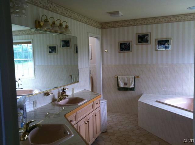 5569 Ridge Road Slatington, PA 18080 - Photo 11 of 14 Gallery Image 11