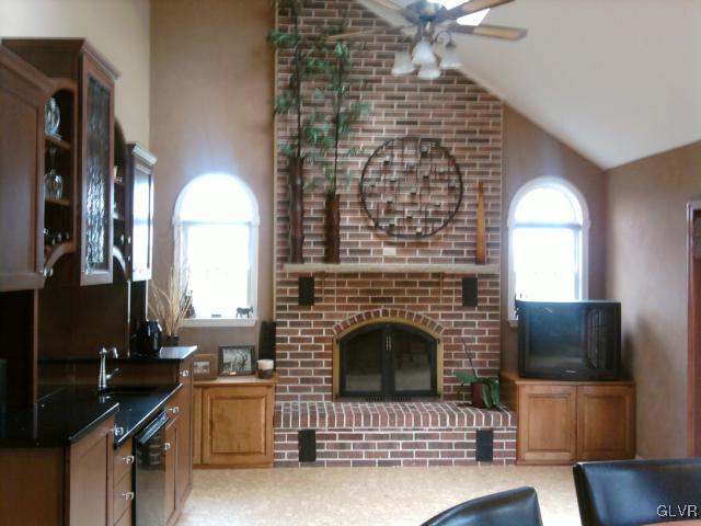 5569 Ridge Road Slatington, PA 18080 - Photo 4 of 14 Gallery Image 4