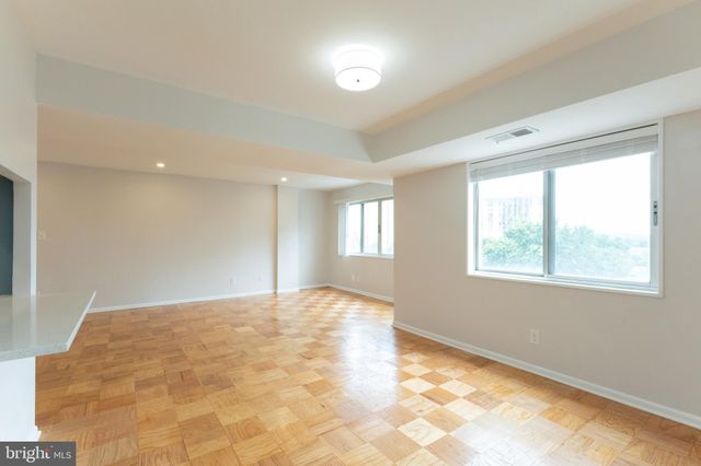 $212,900 | 5340 Holmes Run Parkway, Unit 502, Alexandria, VA 22304