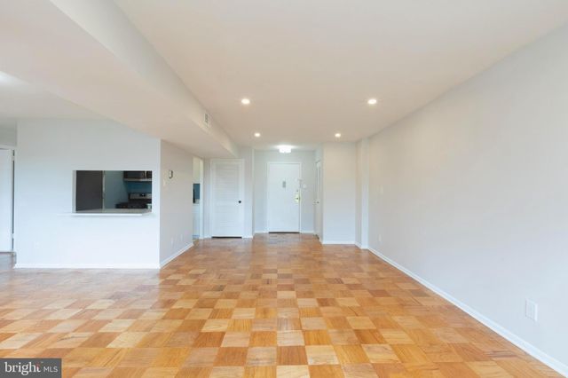 $212,900 | 5340 Holmes Run Parkway, Unit 502, Alexandria, VA 22304