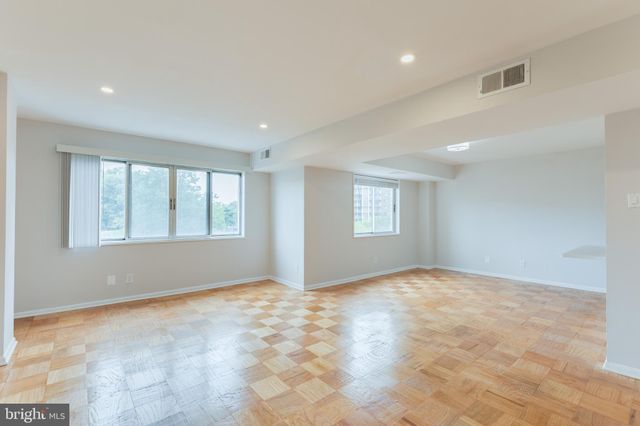 $212,900 | 5340 Holmes Run Parkway, Unit 502, Alexandria, VA 22304