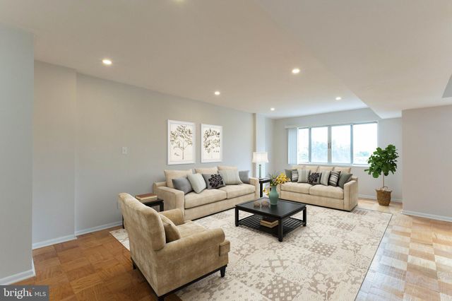 $212,900 | 5340 Holmes Run Parkway, Unit 502, Alexandria, VA 22304