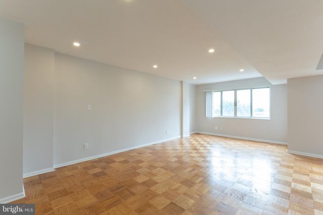 $212,900 | 5340 Holmes Run Parkway, Unit 502, Alexandria, VA 22304