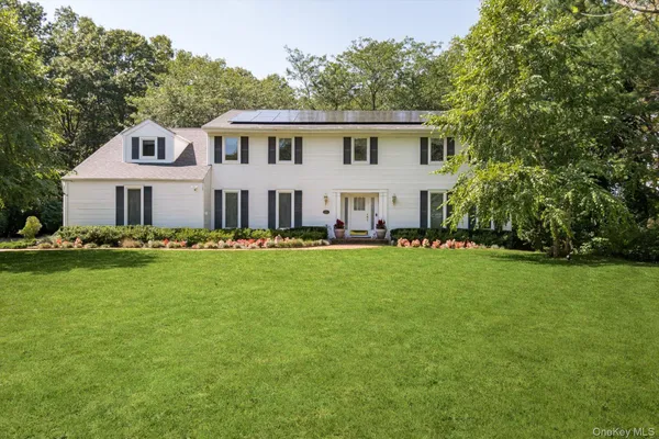 $2,199,000 | 251 Baird Court, Woodbury, NY 11797