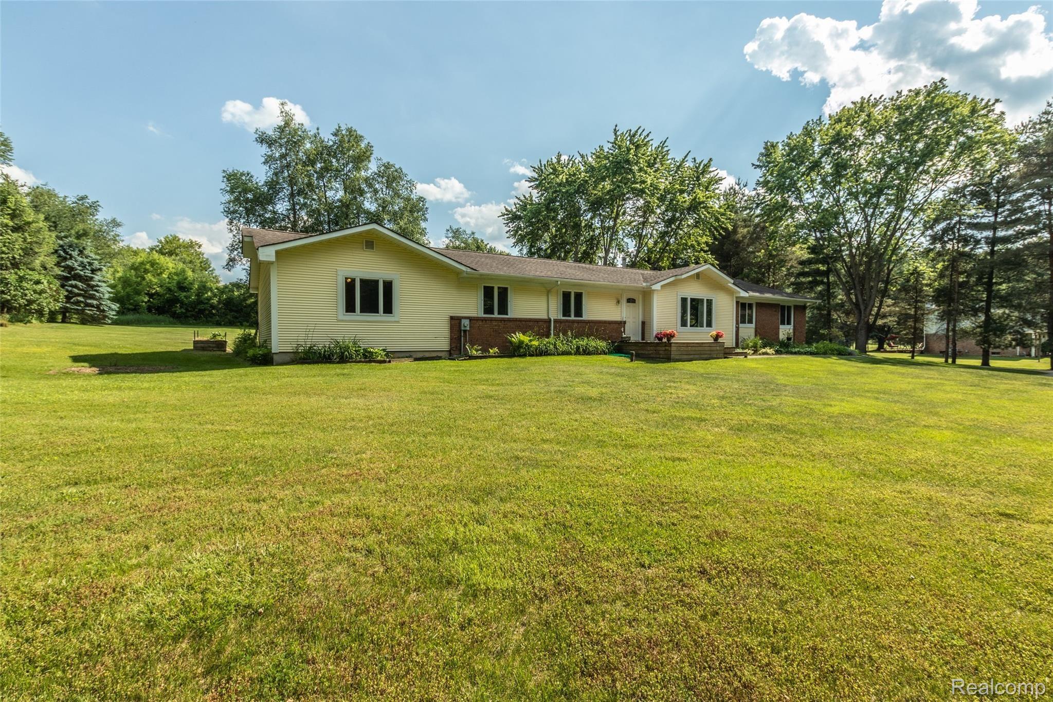 1500 East Rattalee Lake Road Holly, MI 48442 - Photo 6 of 62 20210611_1500 E Rattalee Lake Rd_003.jpg