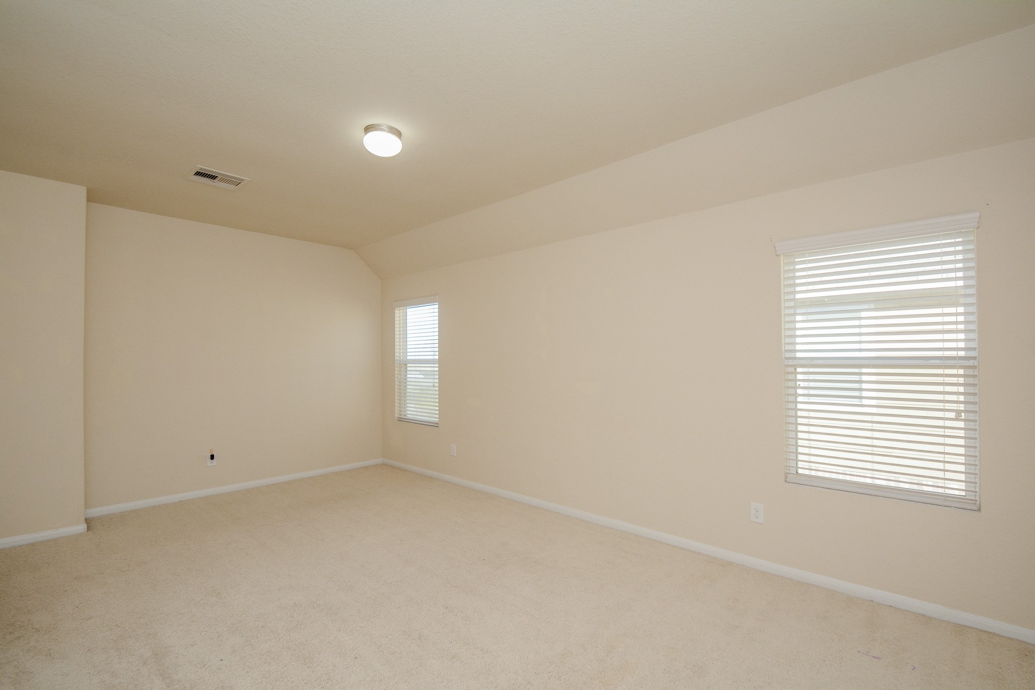 2214 Forest Court Rosenberg, TX 77471 - Photo 16 of 20 an empty room with a window