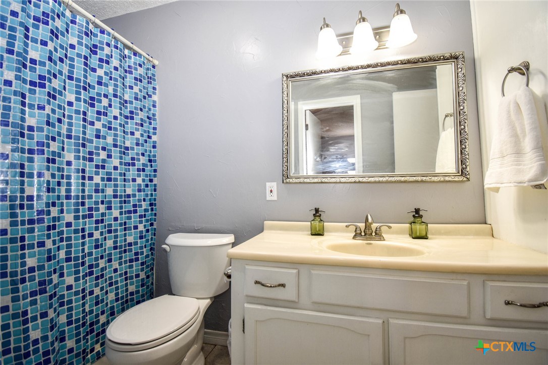 2202 Stagecoach Trail Temple, TX 76502 - Photo 12 of 27 a bathroom with a sink a toilet and a mirror