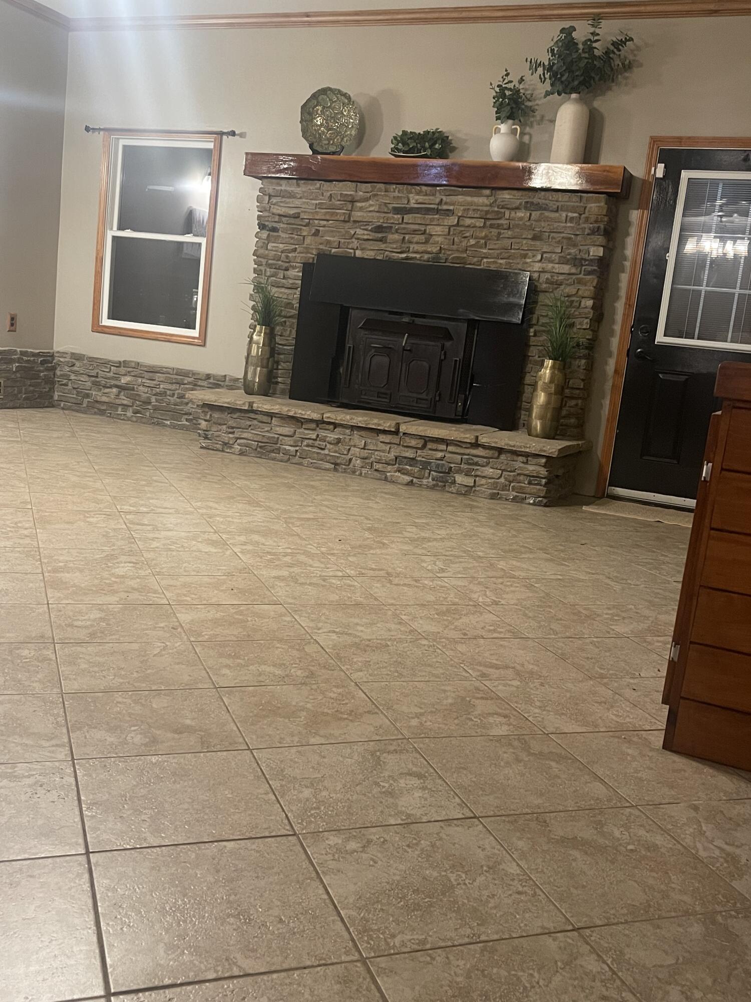 375 Boulder Road Kingston, GA 30145 - Photo 20 of 38 Living room angled