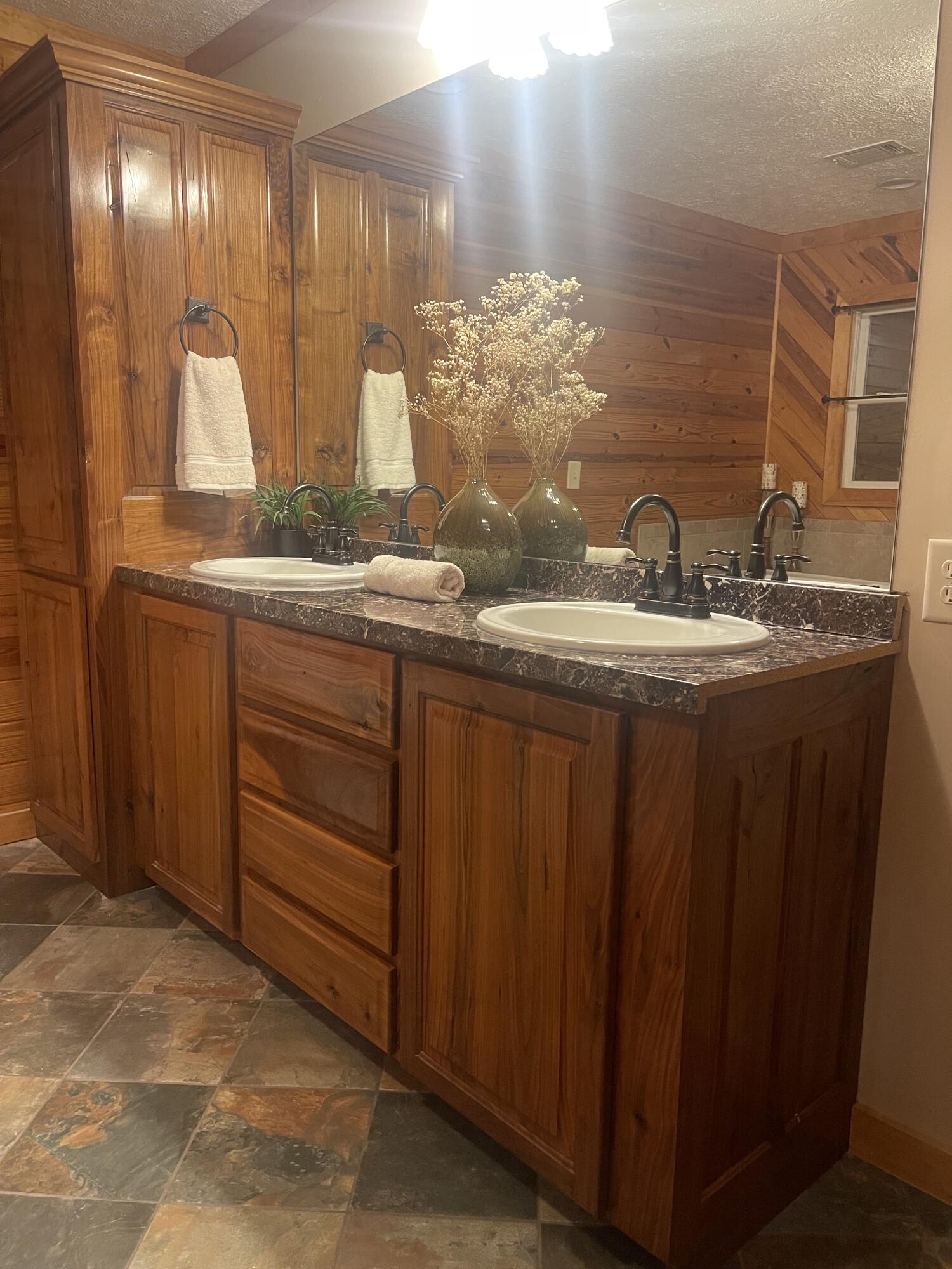 375 Boulder Road Kingston, GA 30145 - Photo 32 of 38 Master Bathroom