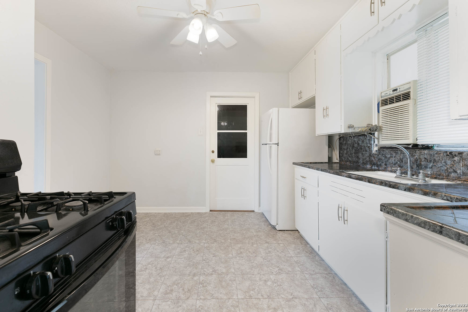 463 Cherry Ridge San Antonio, TX 78213 - Photo 8 of 19