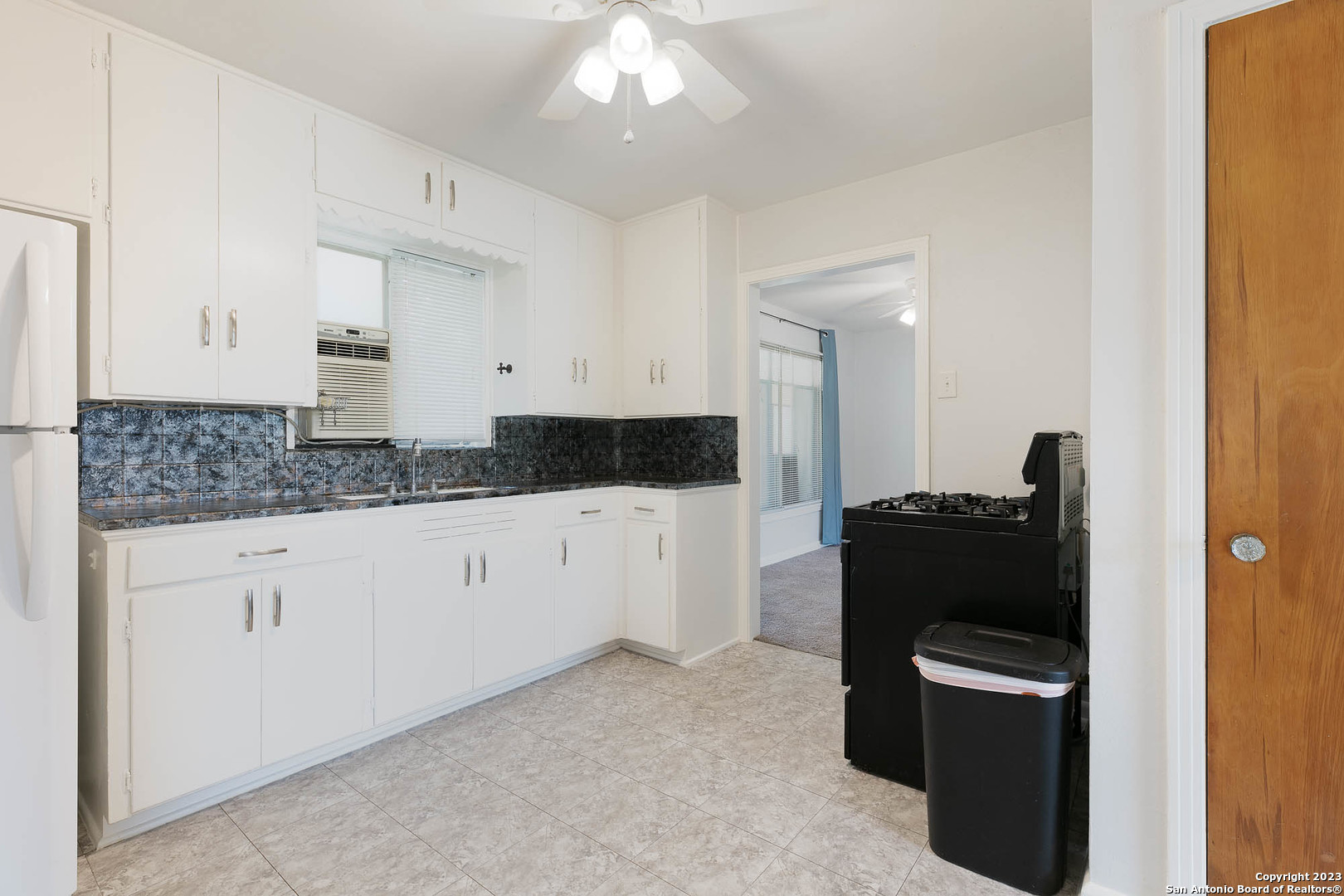 463 Cherry Ridge San Antonio, TX 78213 - Photo 9 of 19