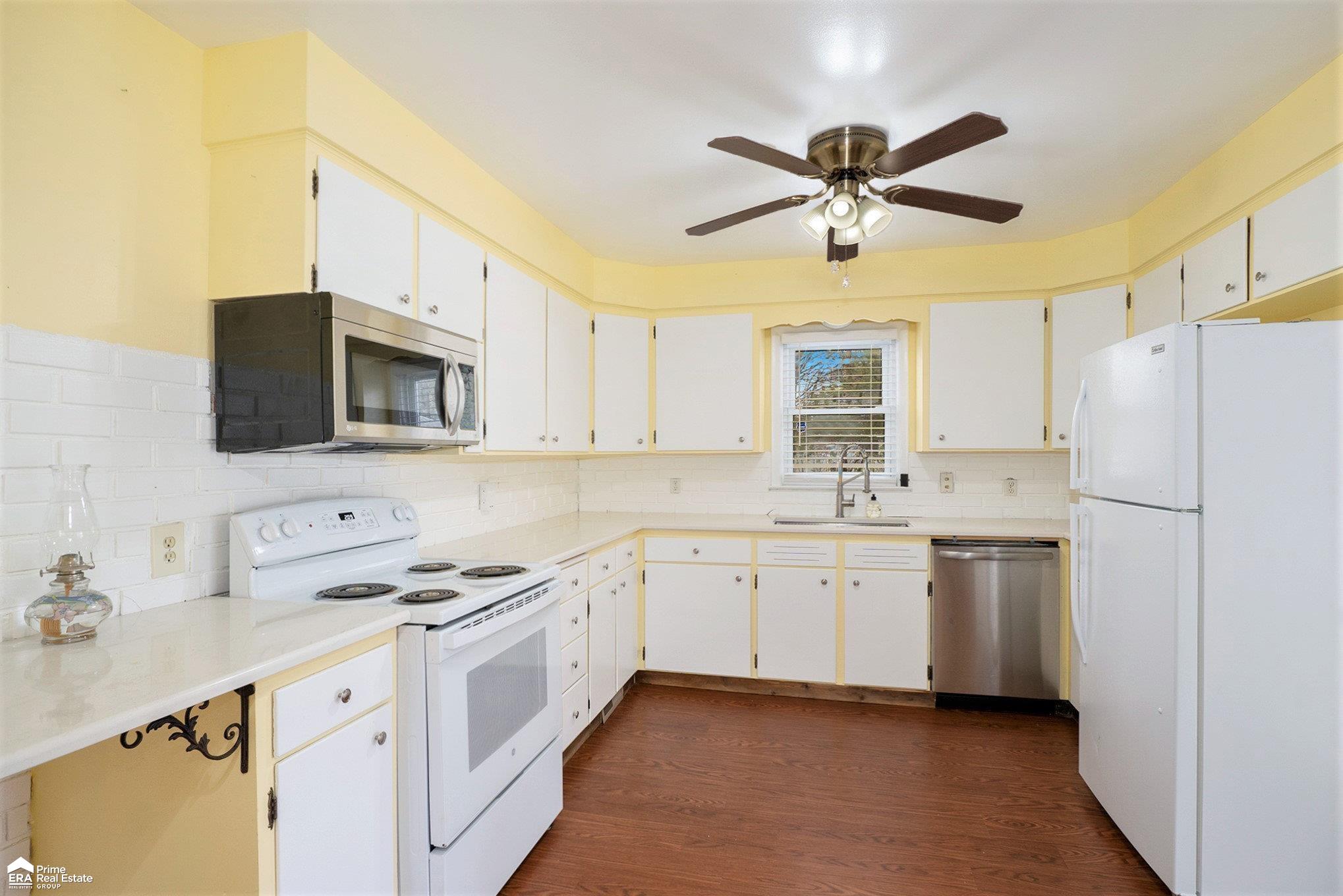 4186 North Center Road Flint, MI 48506 - Photo 4 of 40 50157512-918485c8-30d7-4db4-8f5e-b9cf0d77bda3.JPG