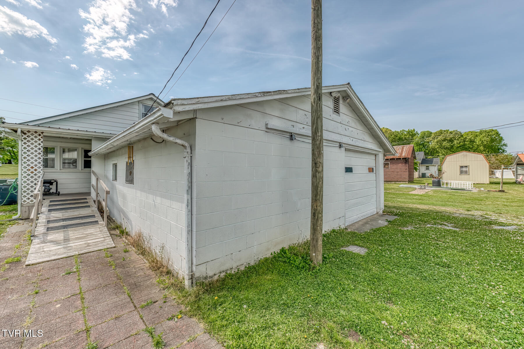 945 North Elm Avenue Erwin, TN 37650 - Photo 37 of 46 945 N Elm Ave-39