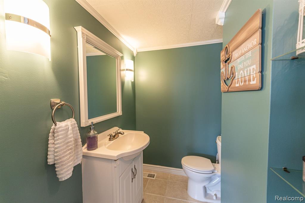 2528 North Lapeer Road Lapeer, MI 48446 - Photo 17 of 39