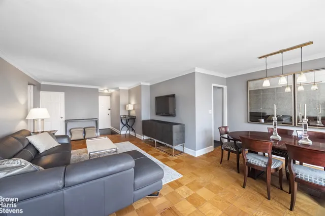$795,000 | 200 East 78th Street, Unit 9A | Upper East Side